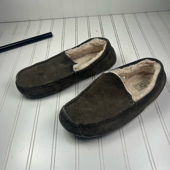 UGG Menโs Suede Loafers Slippers Brown Shearling Lined โ Size 11 - Picture 5 of 9